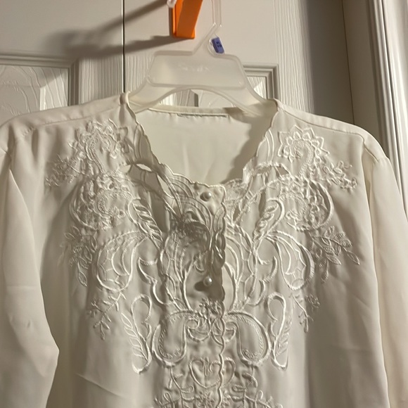 Beautiful Collarless Blouse with Pearl Button Details - Picture 2 of 3